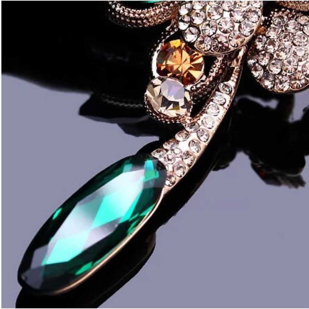 Large Love Crystal Flower Brooch / Necklace Pendant - Picture 9 of 11
